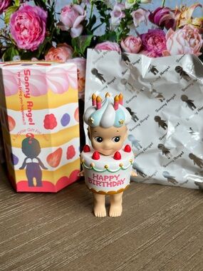 Sonny Angel STRAWBERRY SHORTCAKE Figure AUTHENTIC Birthday Gift Series Cake NEW